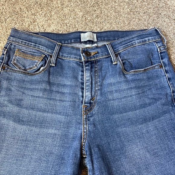 ❤️Women’s Levi’s 515 midrise Capri jeans with stretch size 8 - Picture 4 of 8